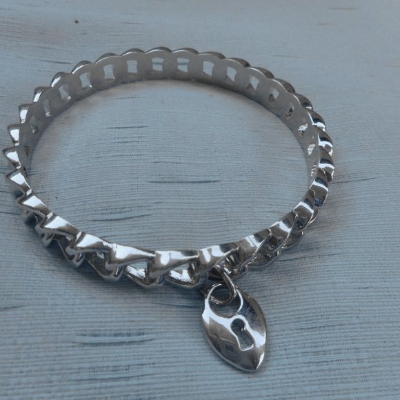 Graziano CN Moderne Unbendable Link Style Silver-Tone Bangle, Dangling Heart, 19 - Picture 1 of 3